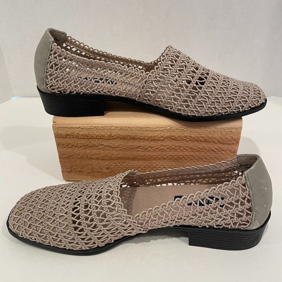 Karen Scott "Bayside" Soft Step Loafer Taupe Mesh 1" Heel Size 7M - Picture 2 of 7